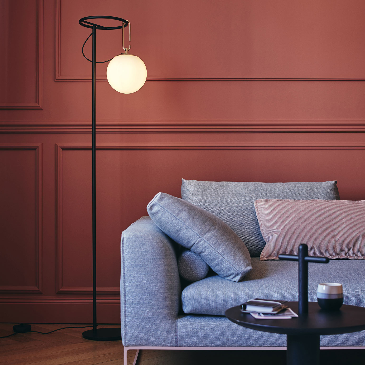 理想の空間を演出する フロアランプ | LIVING MOTIF｜家具