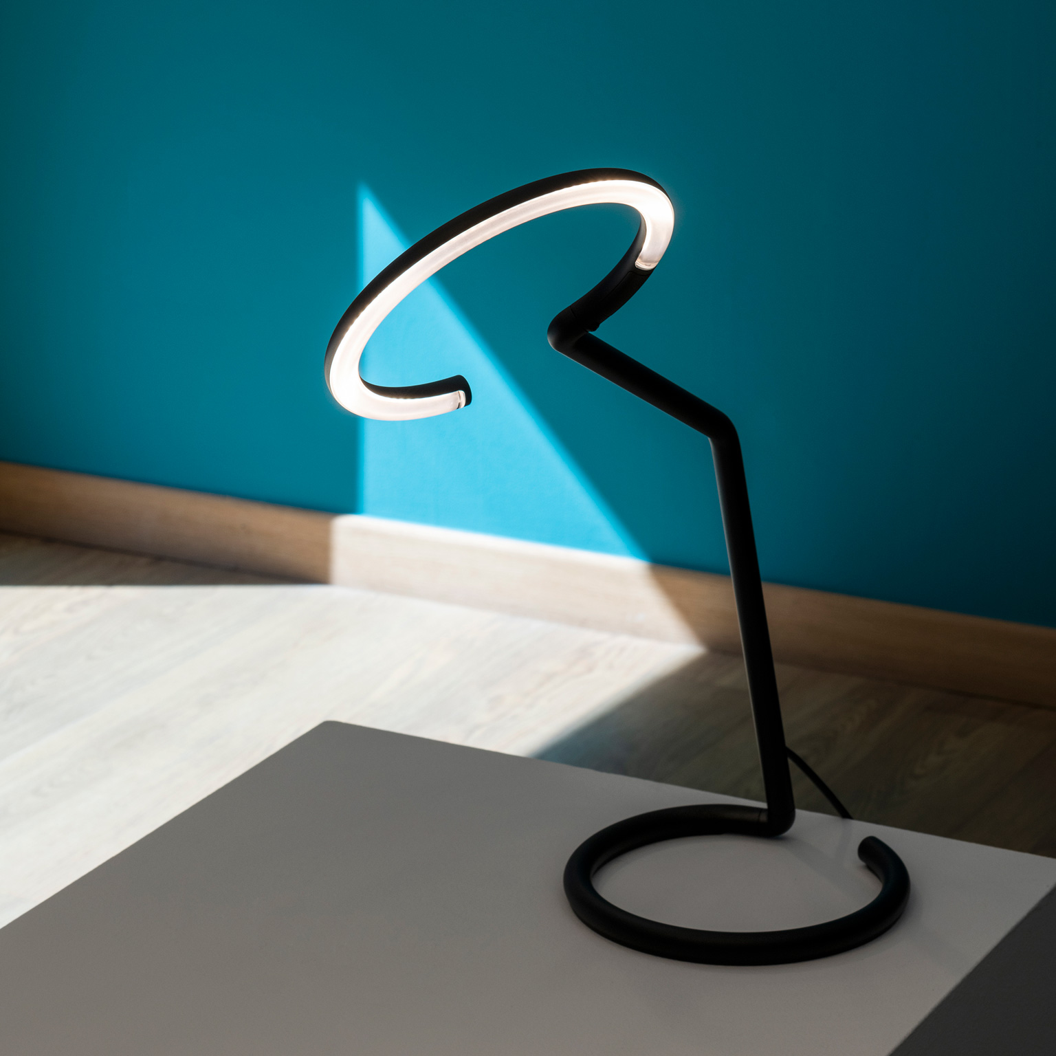 Artemide（アルテミデ）VINE LIGHT TABLE | LIVING MOTIF｜家具