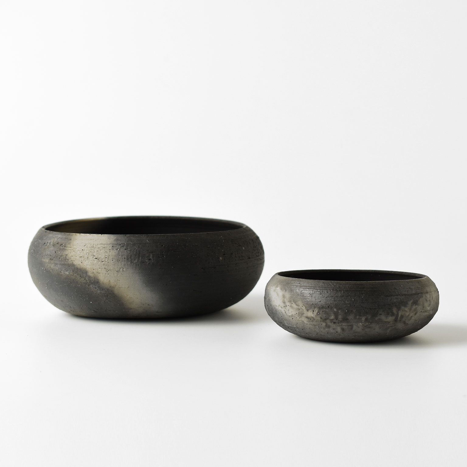 Studio GALA（スタジオガラ）炭化鉢 | LIVING MOTIF｜家具・インテリア