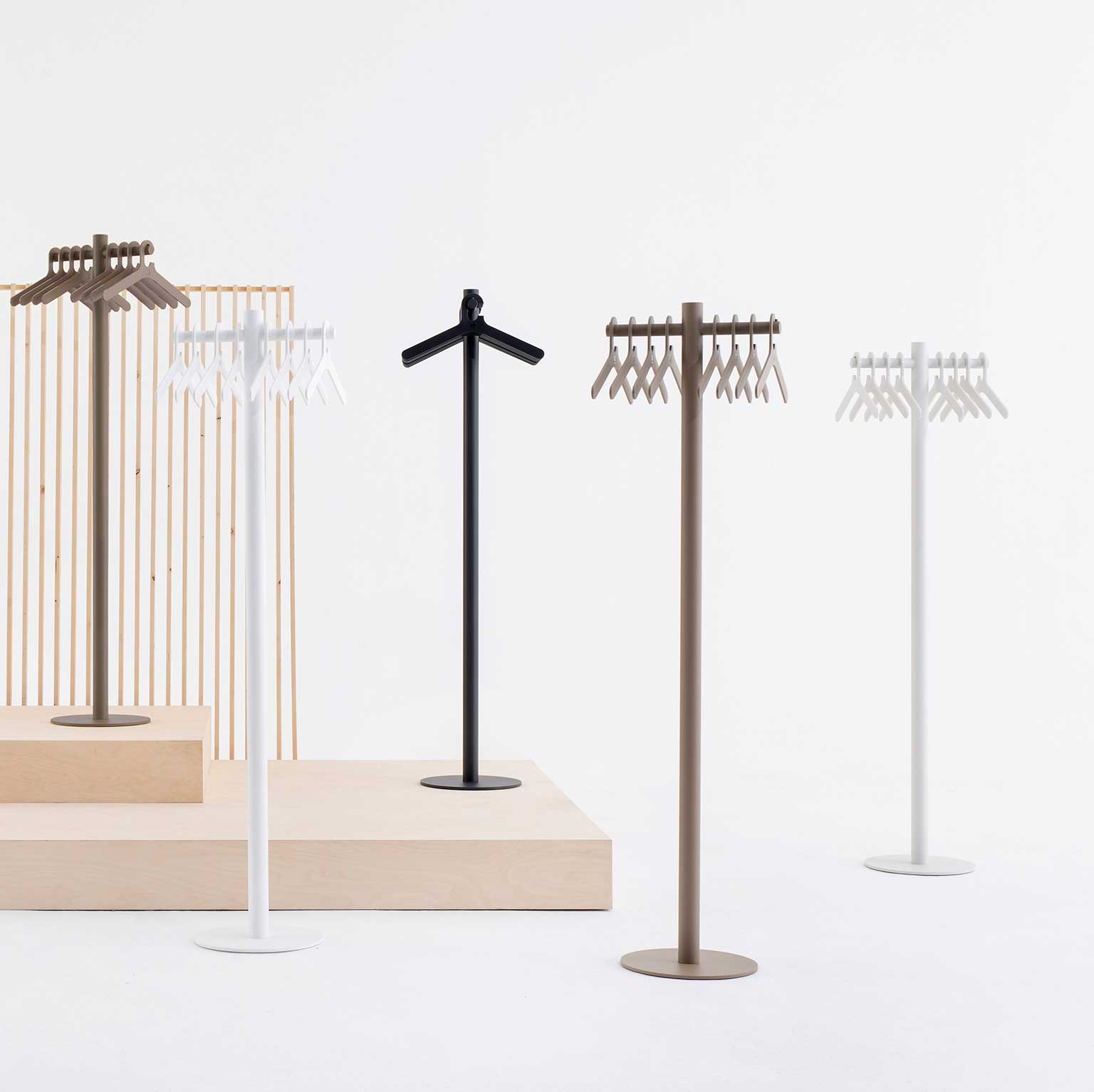 Cascando（カスカンド）Pole ハンガー | LIVING MOTIF｜家具