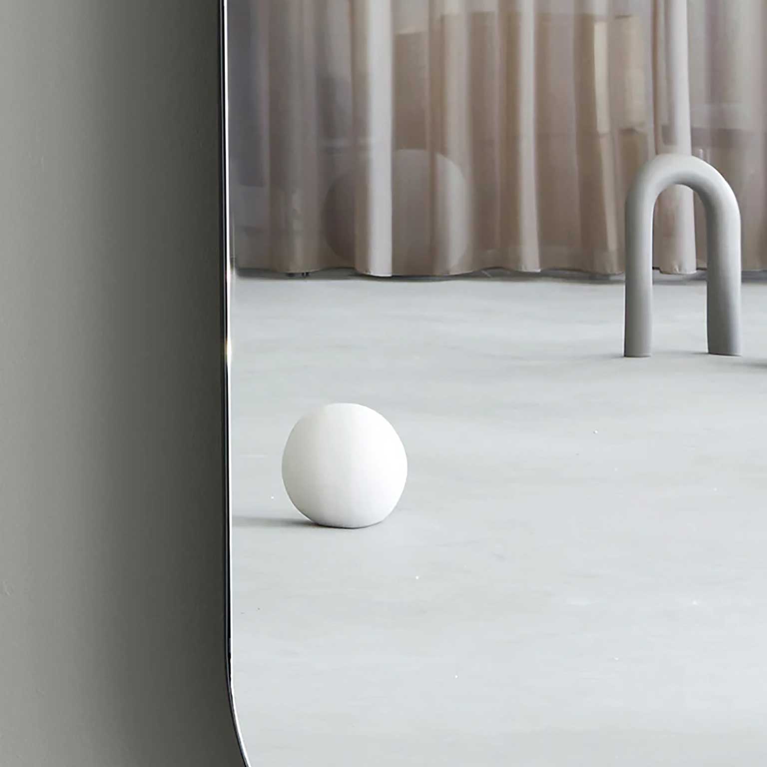 KRISTINA DAM STUDIO（クリスティーナ ダム スタジオ）Globe Sculpture