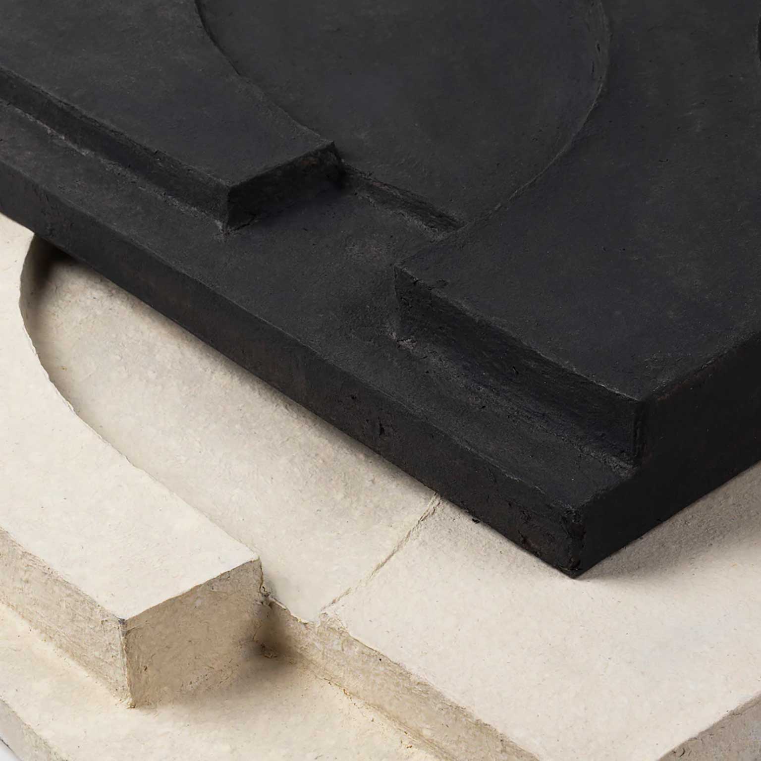 KRISTINA DAM STUDIO（クリスティーナ ダム スタジオ）Serif Relief