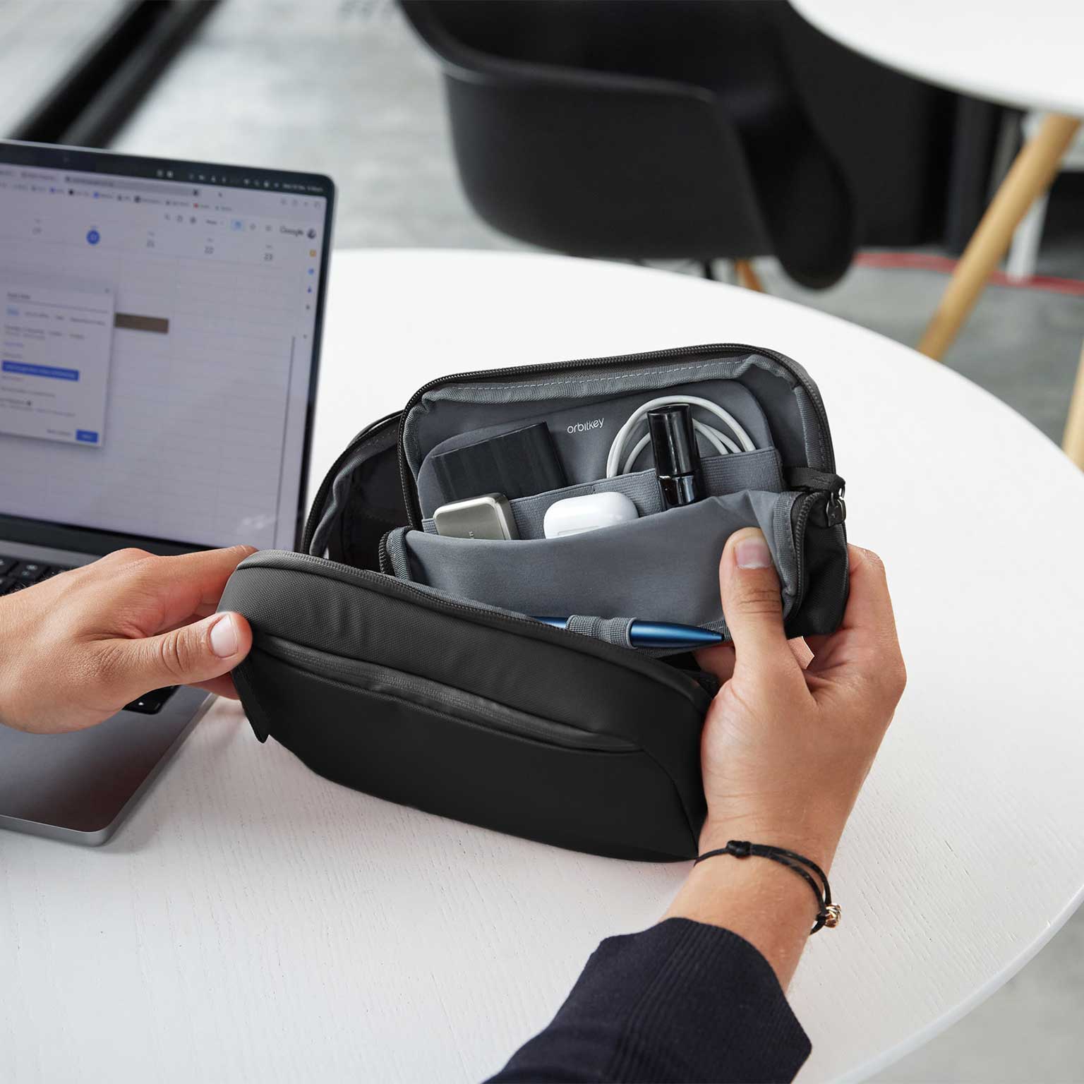 Orbitkey（オービットキー）2-in-1 Tech Pouch | LIVING MOTIF｜家具