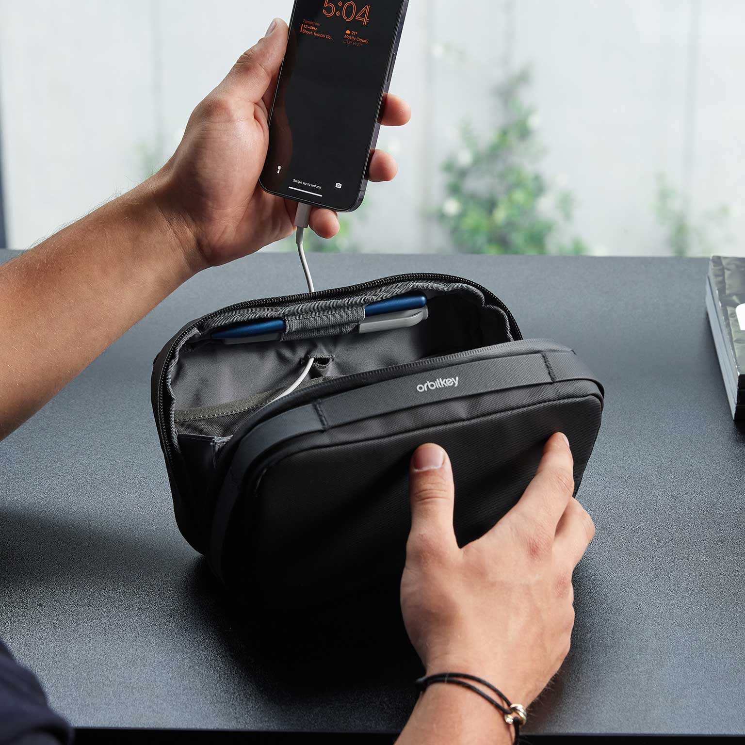 Orbitkey（オービットキー）2-in-1 Tech Pouch | LIVING MOTIF｜家具