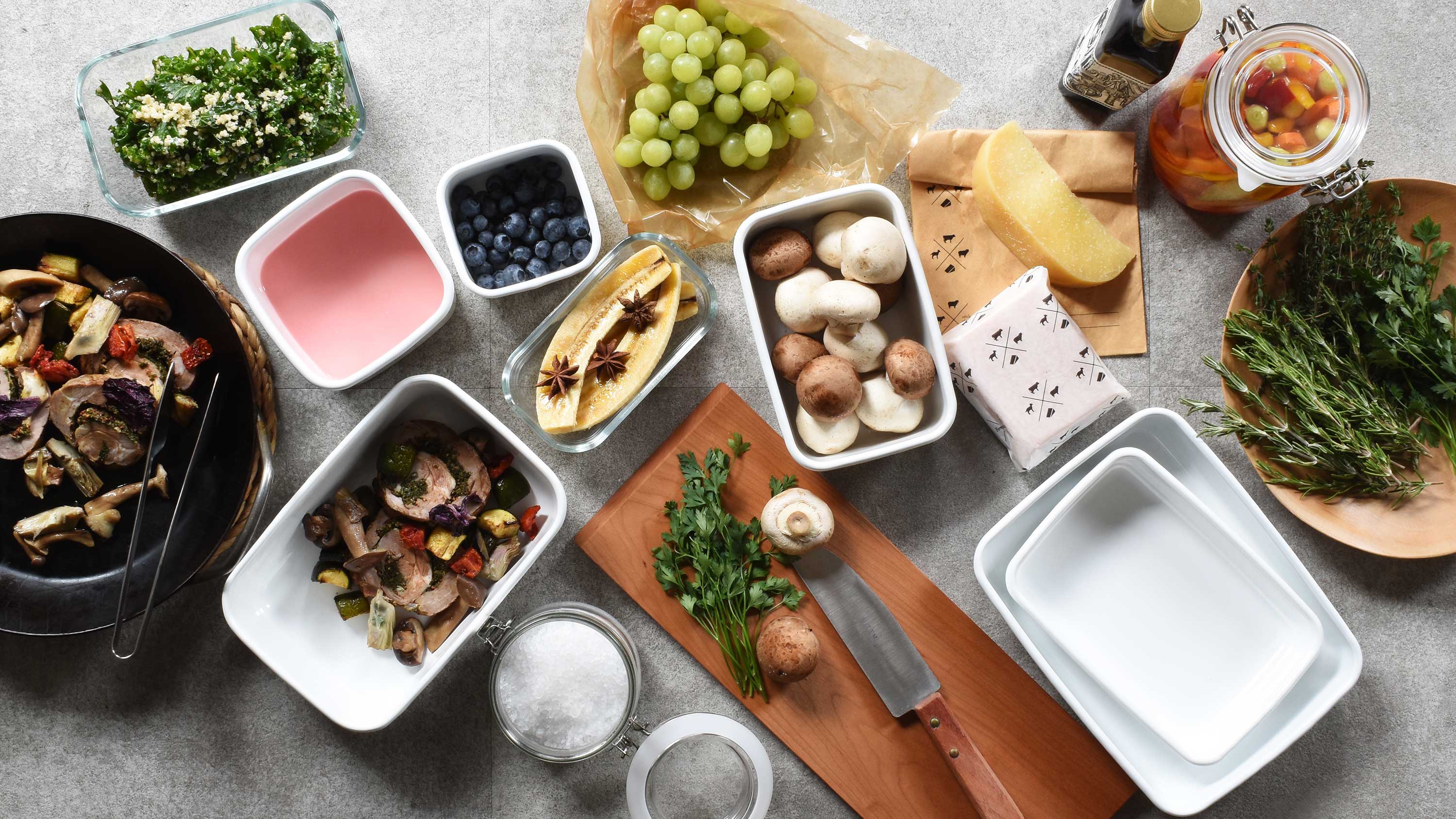 見た目も収納もすっきりフードコンテナ | LIVING MOTIF｜家具