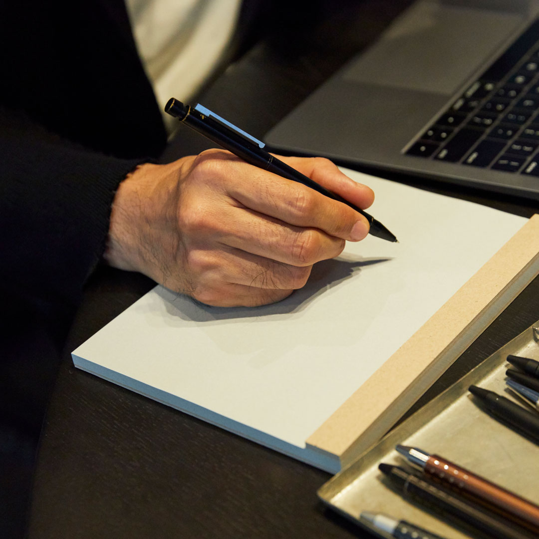 One's MOTIF 久野義憲さん LAMY ペンコレクション | LIVING MOTIF