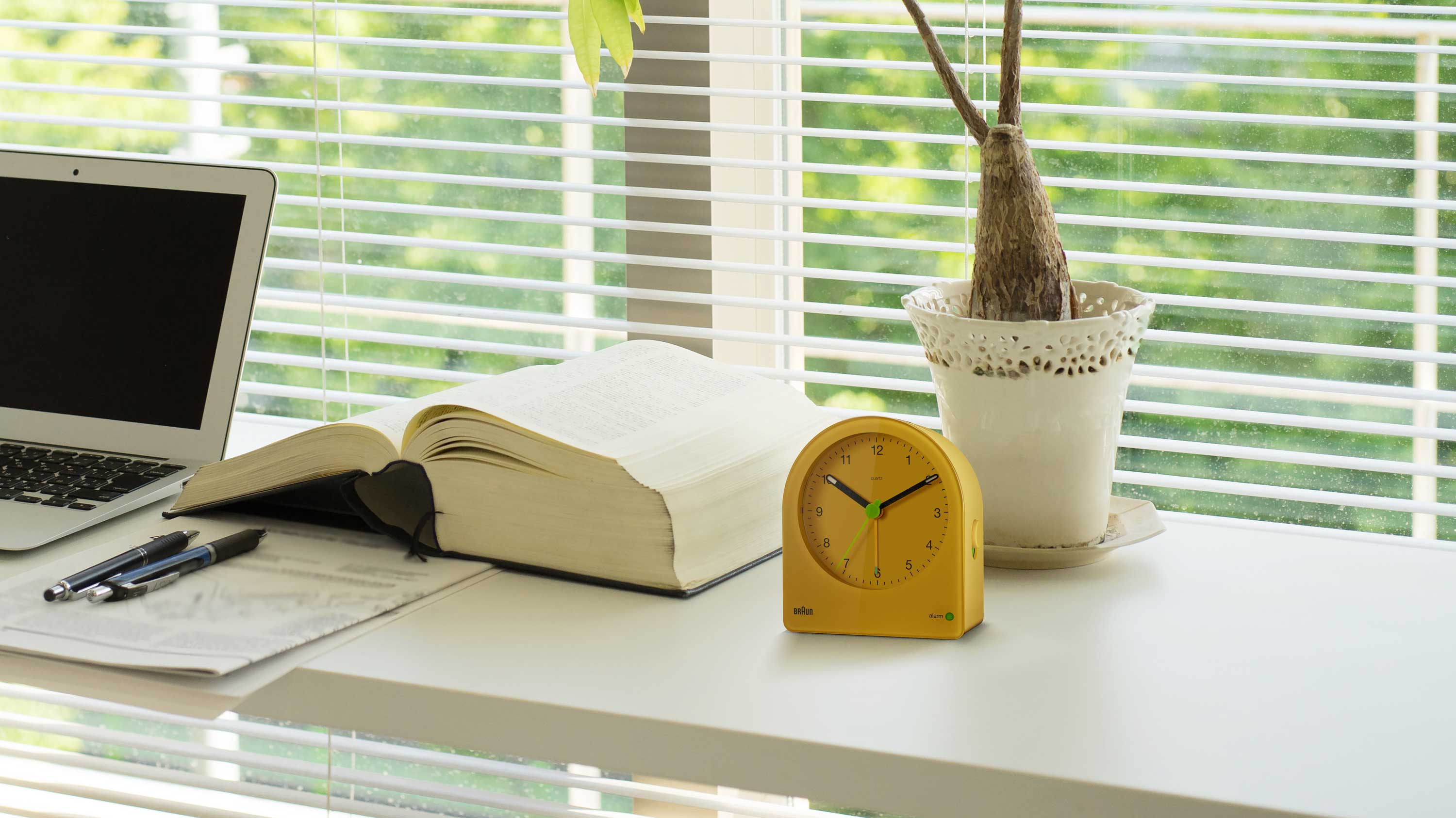 BRAUN AB1 ミントグリーン 限定色 ジャーマンムーブメント ミニマル 暮らしのリズムを刻む、CLOCK COLLECTION | LIVING MOTIF｜家具