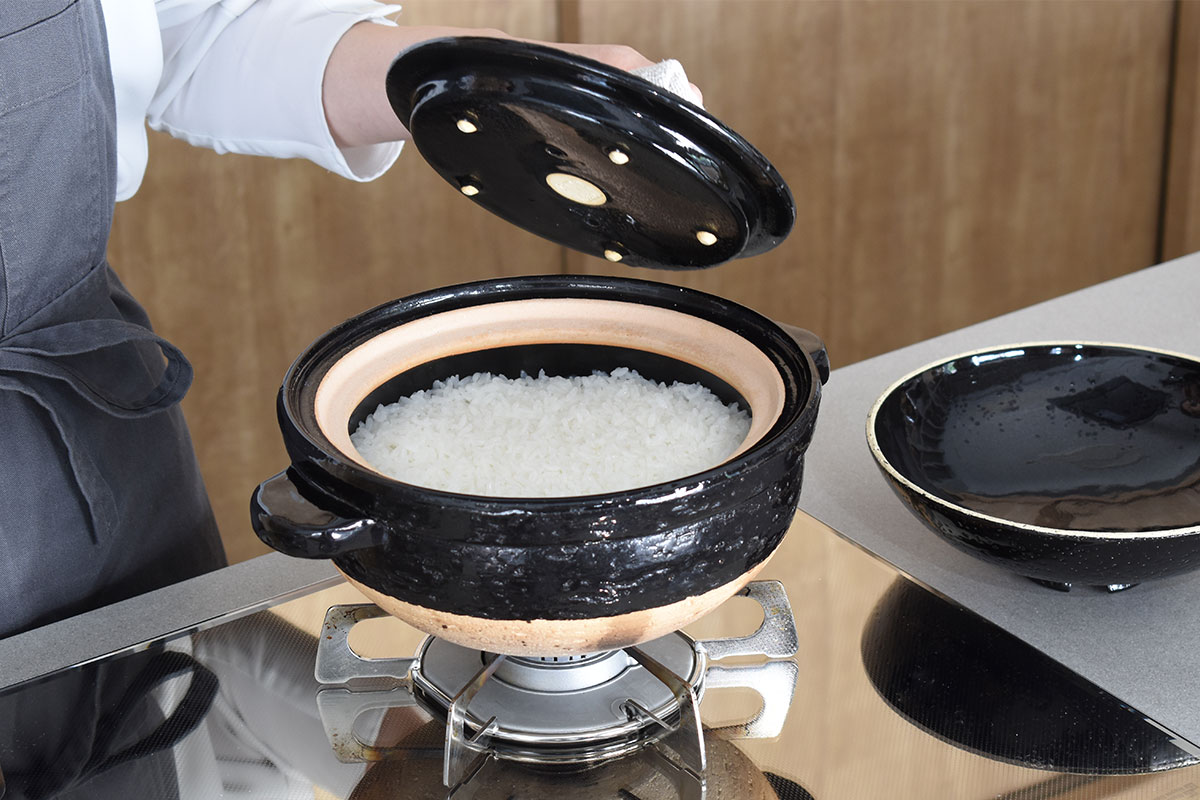 土鍋が引き出す素材の旨味 | LIVING MOTIF｜家具・インテリアセレクト