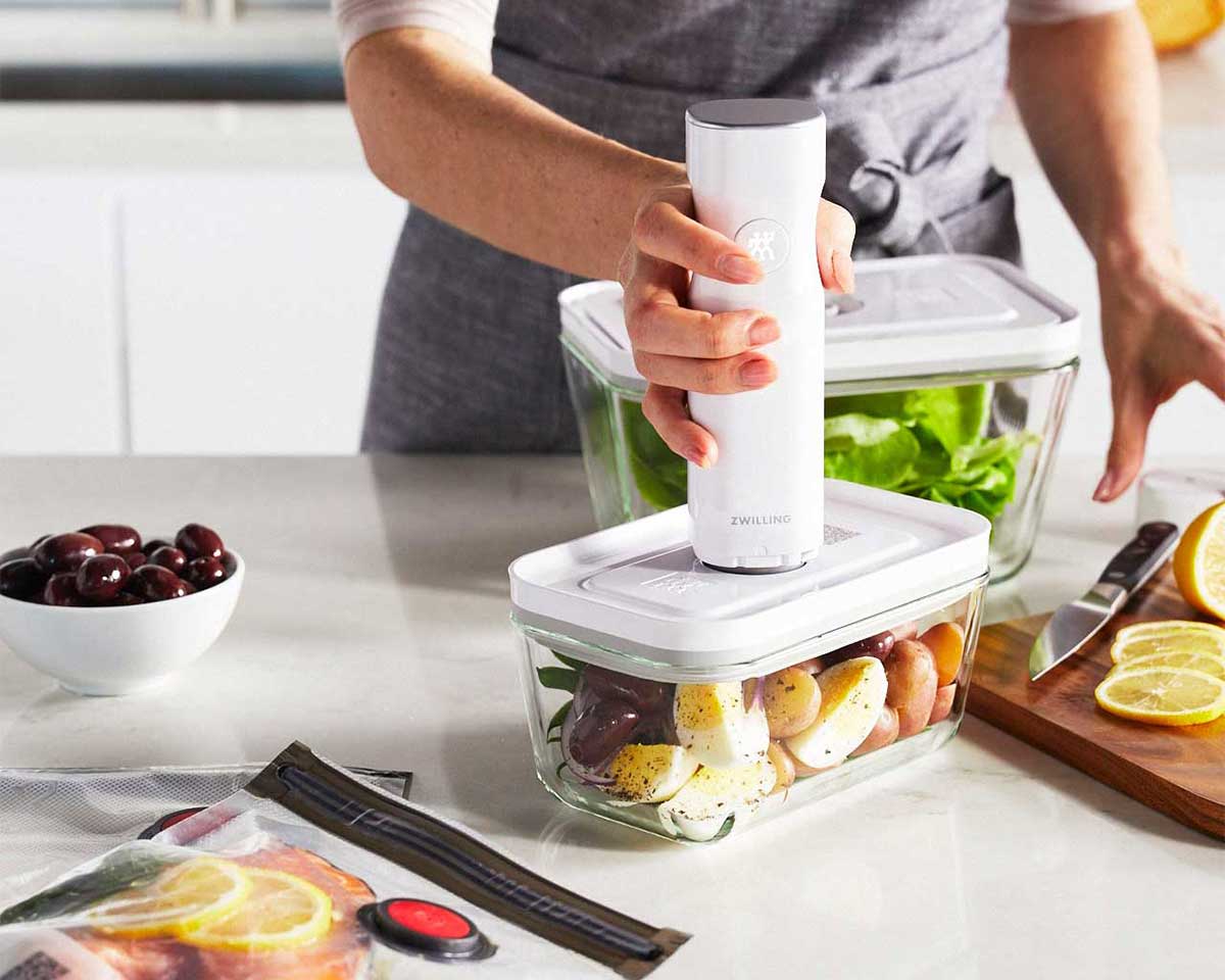 見た目も収納もすっきりフードコンテナ | LIVING MOTIF｜家具