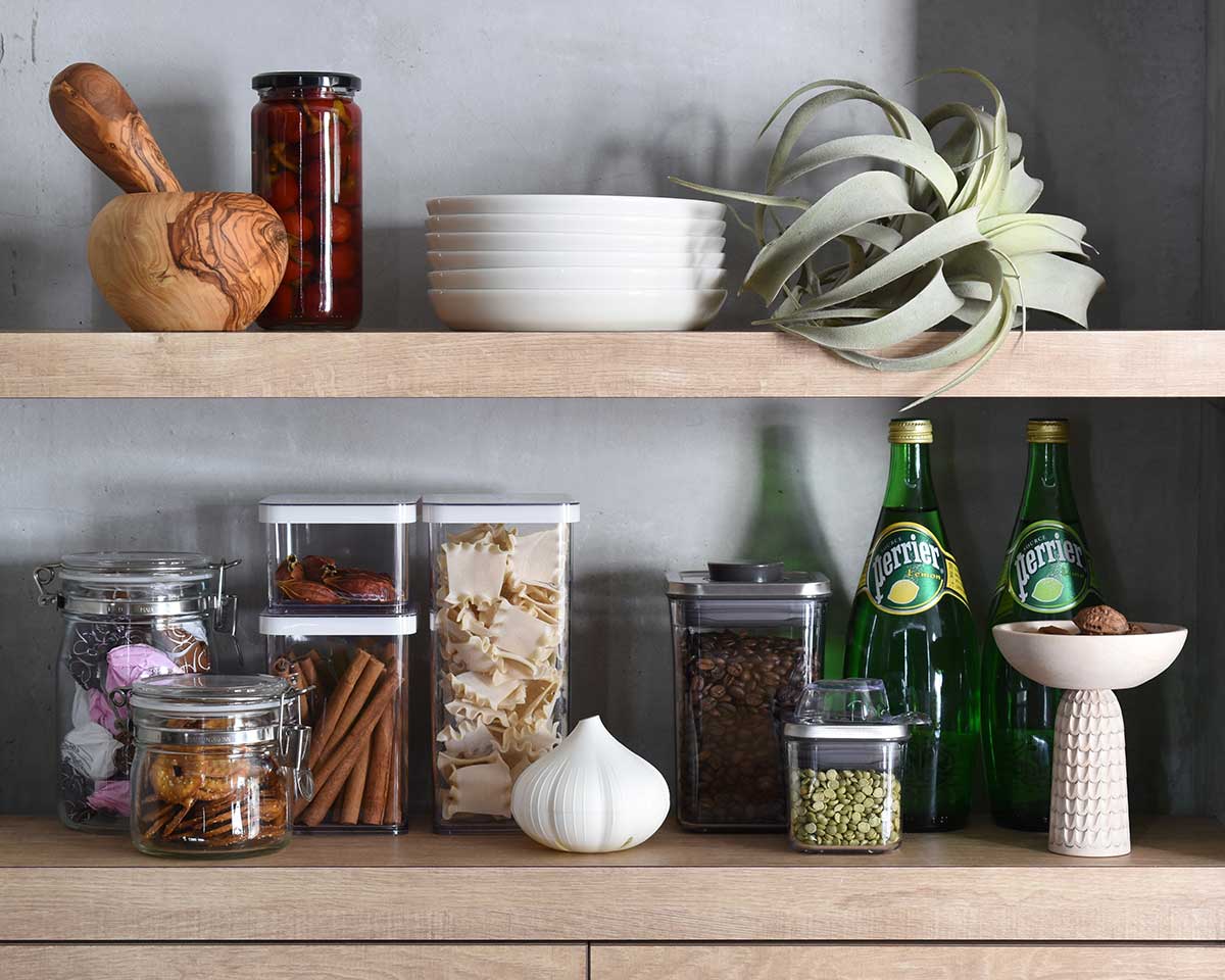 見た目も収納もすっきりフードコンテナ | LIVING MOTIF｜家具