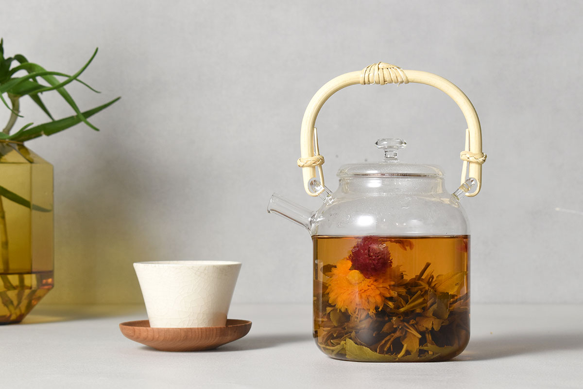 視覚から味わう ガラスのティーポット | LIVING MOTIF｜家具