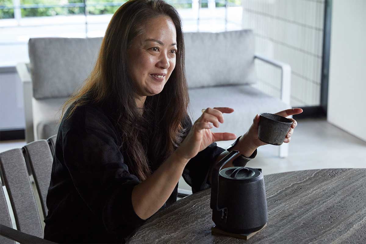 One's MOTIF 岩﨑牧子さん 虎山工房 鉄瓶 UD-8 | LIVING MOTIF｜家具