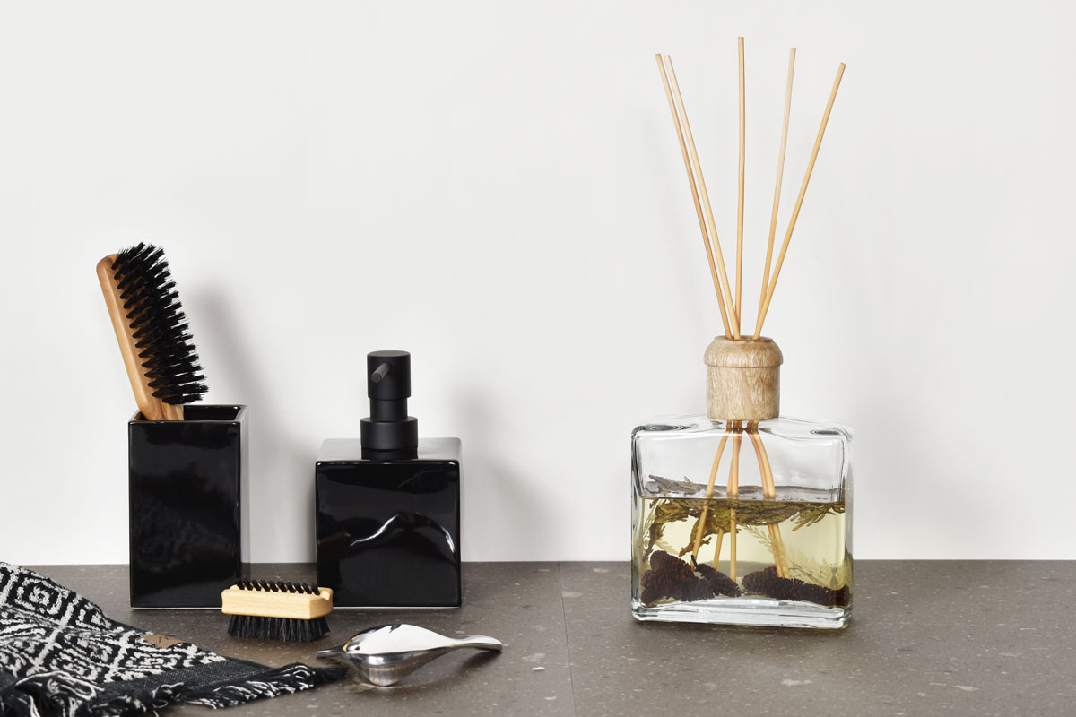 ホテルライクを叶える、上質なバスアクセサリー | LIVING MOTIF｜家具
